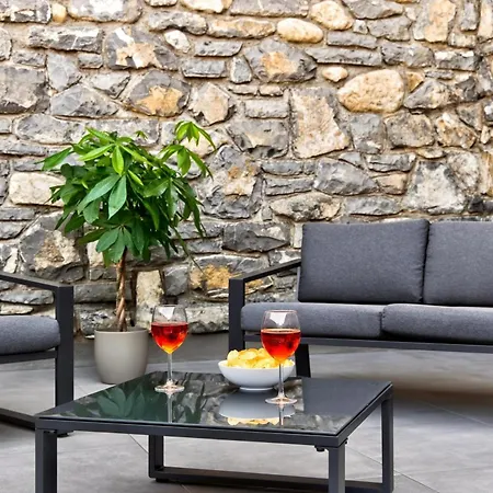 Exclusive - Parking - View Vila Varenna